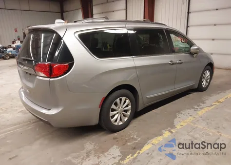 2019 Chrysler Pacifica Touring L z USA, uszkodzony, nr VIN 2C4RC1BG9KR554385